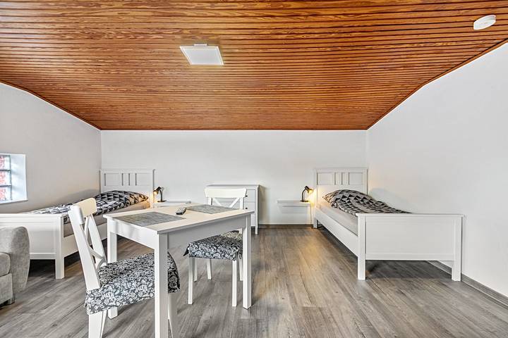 Ganze Wohnung, Apartment „Praktisches Mechanikerzimmer 3 mit Gemeinschaftsgarten und WLAN in Weddingstedt, Heide und Umgebung
