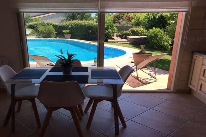 Gîte pour 2 personnes, avec Jacuzzi ainsi que Terrasse et Piscine à Sussargues