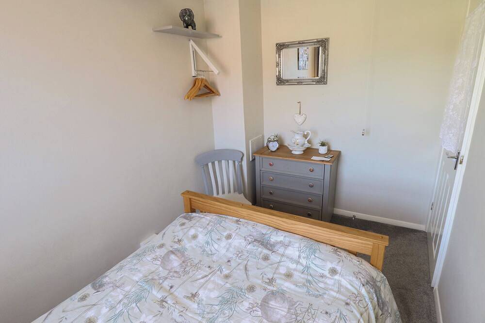 Pankhurst Cottage, pet friendly, with a garden in Louth in Louth, Lincolnshire