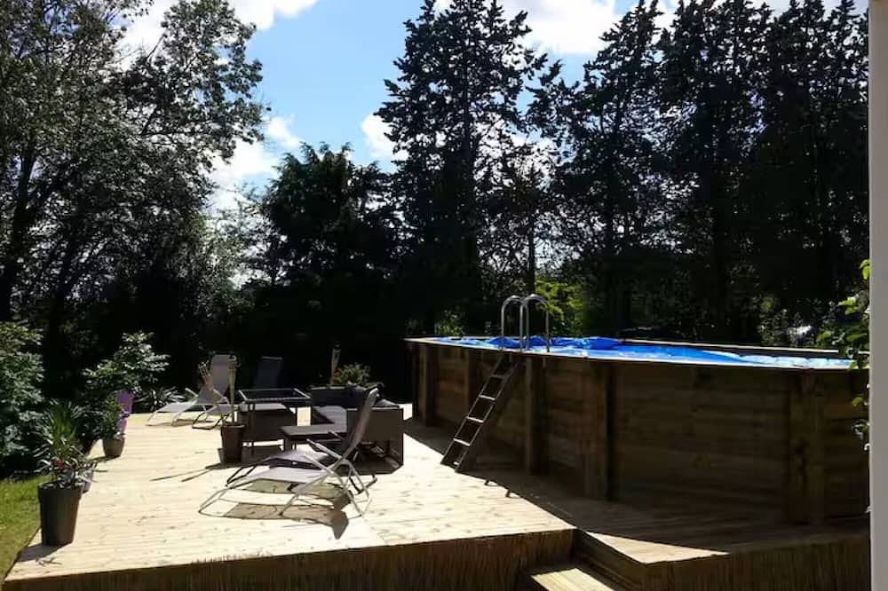 Chambre d’hôtes « Vue sur Étang » avec piscine, terrasse partagées et Wi-Fi in Chitenay, Sologne