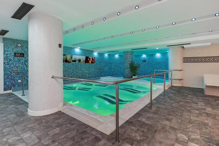Hôtel pour 4 personnes, avec terrasse et piscine ainsi que jacuzzi et sauna dans Incles - 4