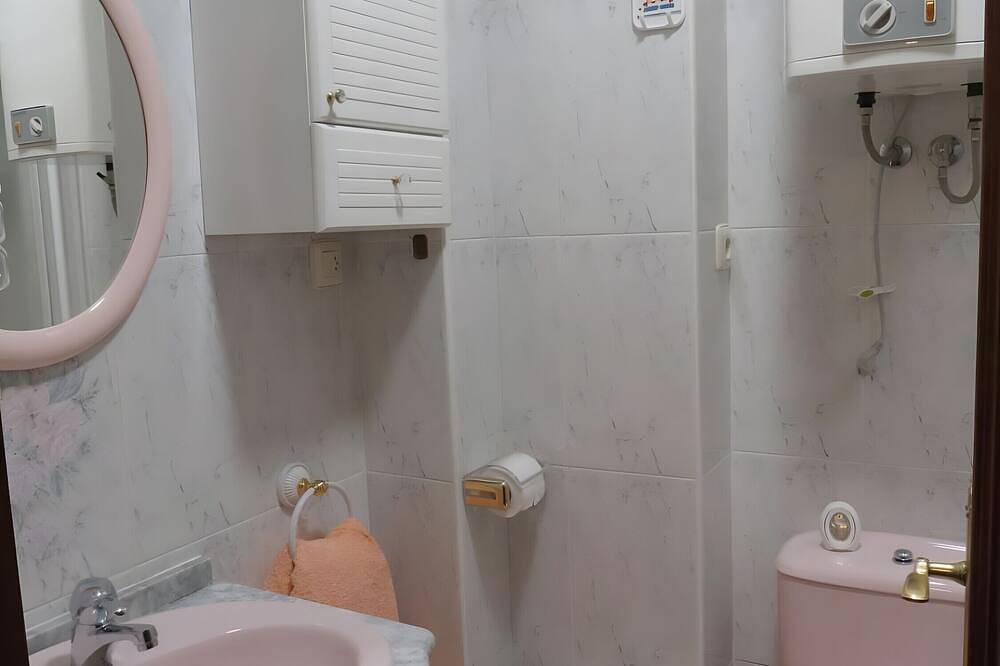 Apartamento entero, Apartamento 'El Portal De Beni 1' con balcón, Wi-Fi y aire acondicionado in Pedro Bernardo, Valle del Tiétar