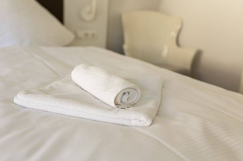 Gemeinschaftunterkunft 2 - Zi. 9 - Ez - Gasthof Schrenker in Fränkische Schweiz