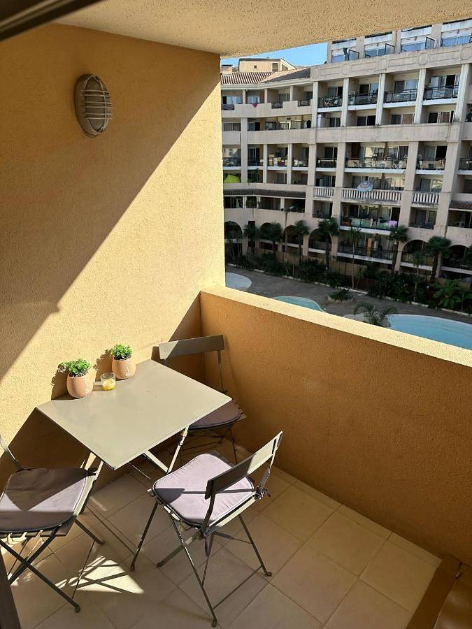 Gîte pour 4 personnes, avec bassin pour enfant et vue ainsi que jardin et piscine dans Office De Tourisme Cannes La Bocca - 2