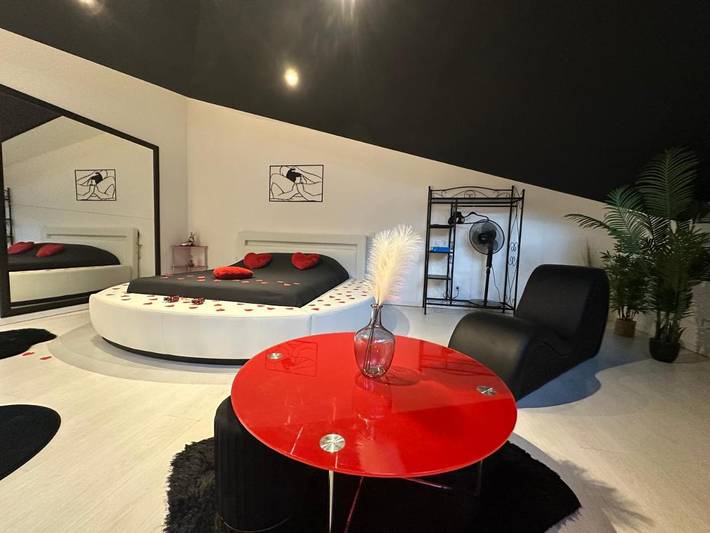 Gîte pour 2 personnes, avec jacuzzi à Bogny-sur-Meuse - 2