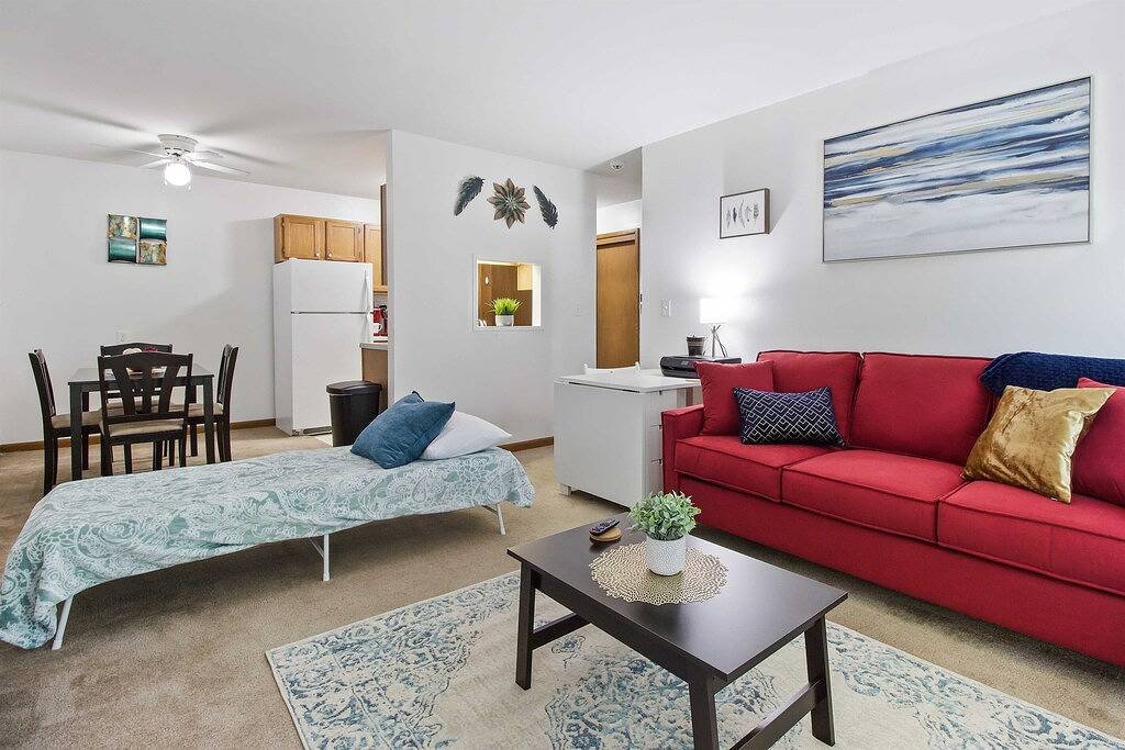 Ganze Wohnung, King Bed - Near Froedtert - Fast Wifi in Wauwatosa, Milwaukee County