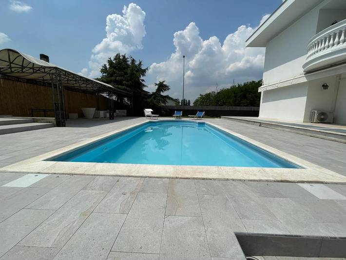 Appartamento per 2 persone, con Balcone e Terrazza nonché Giardino e Piscina a Lainate