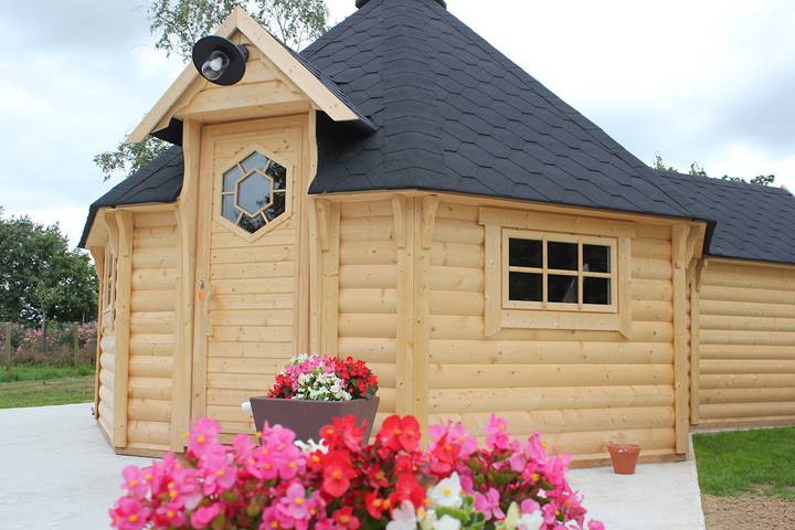 Gîte pour 4 personnes, avec piscine et jardin