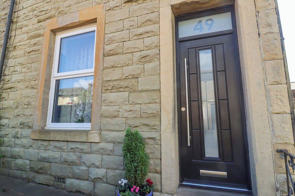 49 Waddington Road, pet friendly, with open fire in Clitheroe in Clitheroe, Lancashire