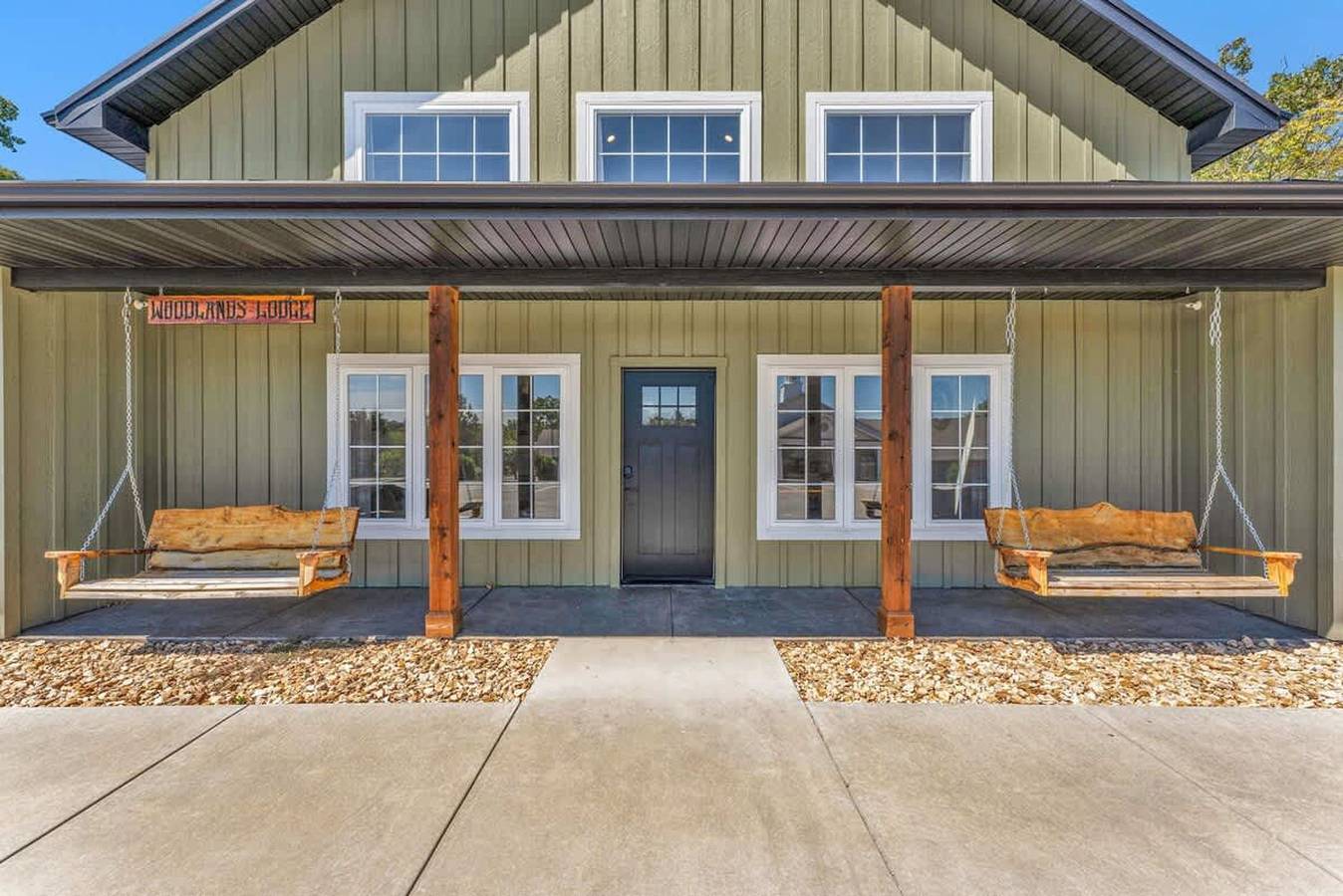 8-Bedroom Branson Retreat- Hot Tub   Porch Swings in Table Rock Lake