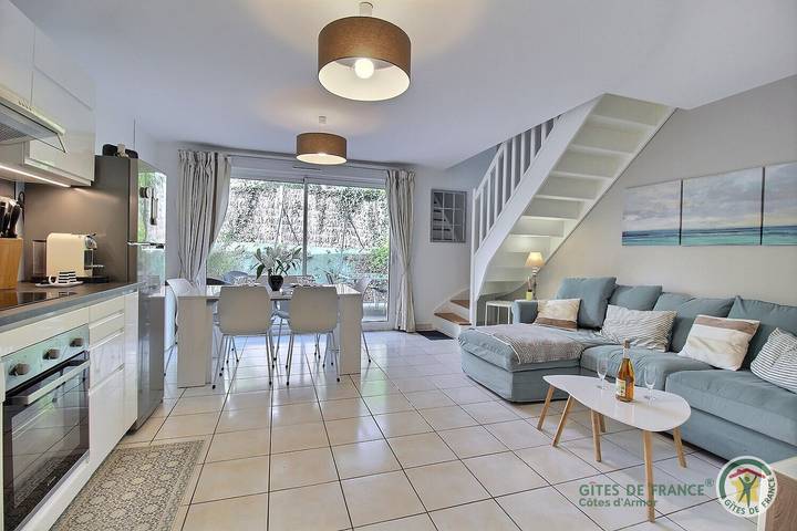 Gîte pour 5 personnes, avec terrasse et jardin
