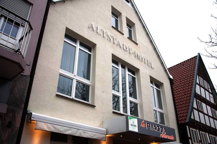 Hotel, mit Terrasse in Blomberg