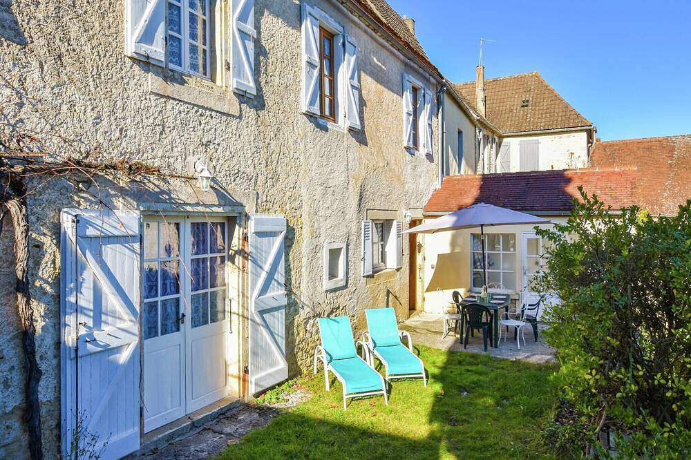 Charming Stay in Montfaucon in Montfaucon (Lot), Quercy