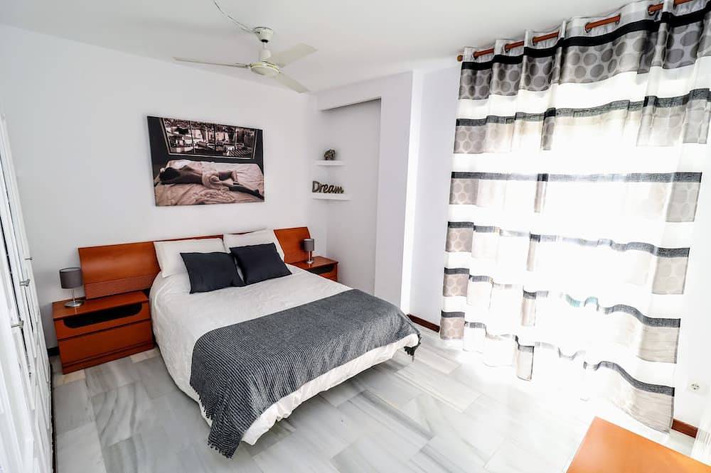 Apartamento entero, Rincon de Sierra Nevada. Piso con 2 dormitorios ,y piscina. Ideal para familias in Entorno de Sierra Nevada, Cenes de la Vega