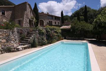 Gîte pour 6 personnes, avec jardin et balcon à Barret-de-Lioure