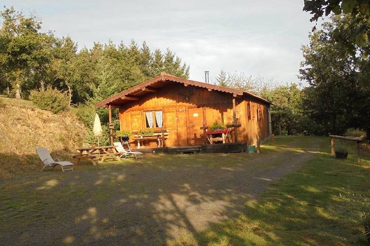 Chalet pour 2 personnes, avec terrasse et jardin en Haute-Loire
