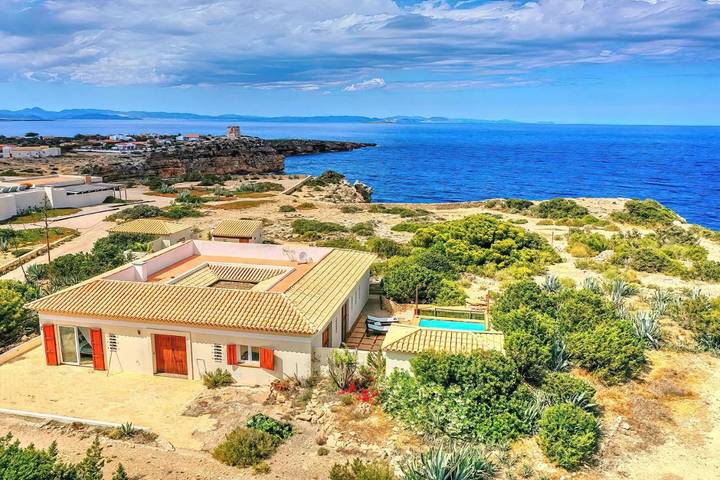 Ferienhaus für 8 Personen, mit Terrasse und Pool sowie Ausblick