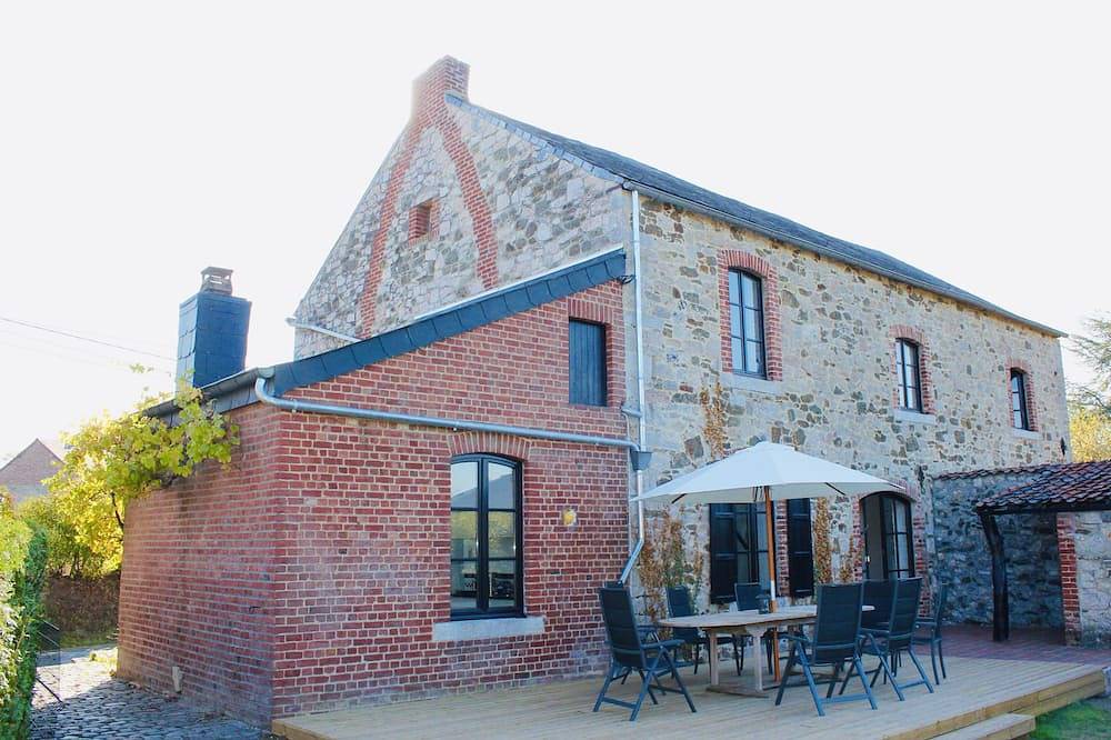 Charmante maison de vacances avec belle terrasse et jardin in Philippeville, Parc Naturel Viroin Hermeton
