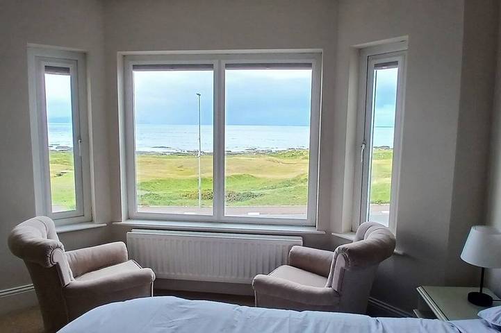 Erstaunliche Seeansichten.  Zentrale Lage. Mit Blick auf Portstewart Old Course. in Portstewart, Grafschaft Londonderry