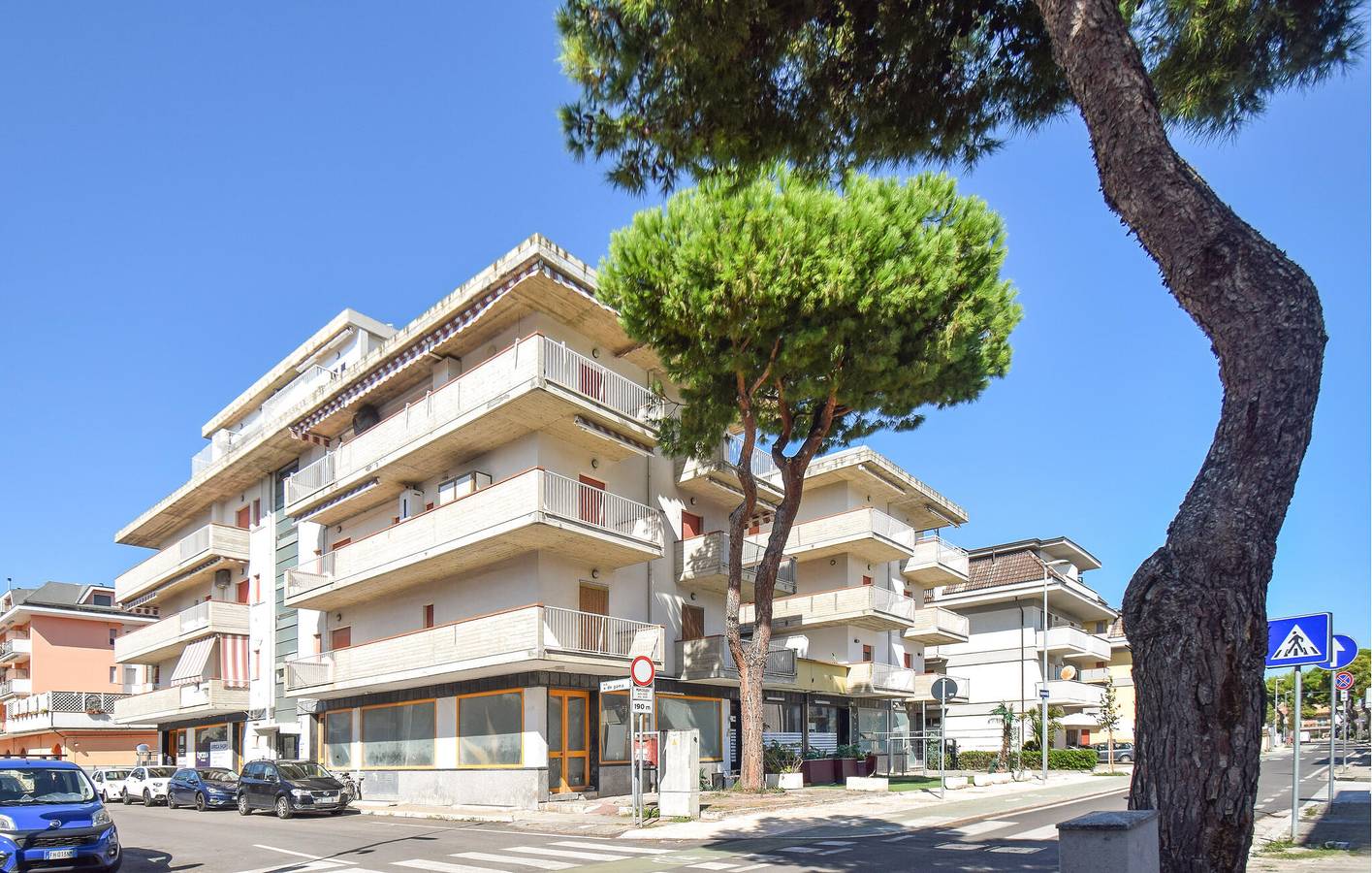 Ganze Ferienwohnung, Gemütliches Strandapartment mit AC und Küche, 2km zum Strand in Martinsicuro, Teramo Provinz