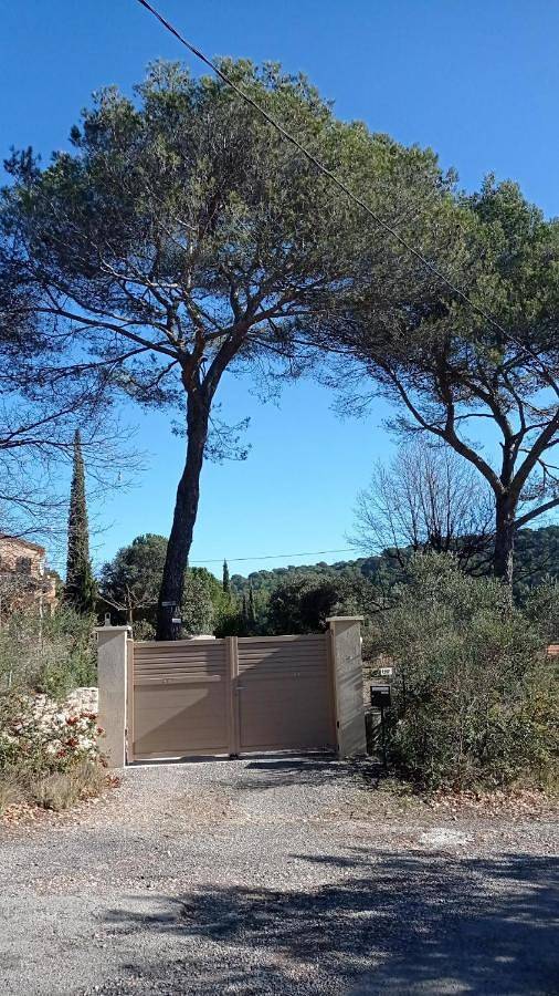 Chambre d’hôte pour 2 personnes, avec Balcon et Terrasse ainsi que Jardin et Piscine