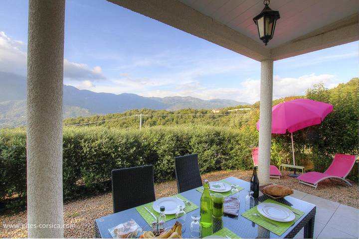 Gîte pour 2 personnes, avec terrasse en Corse