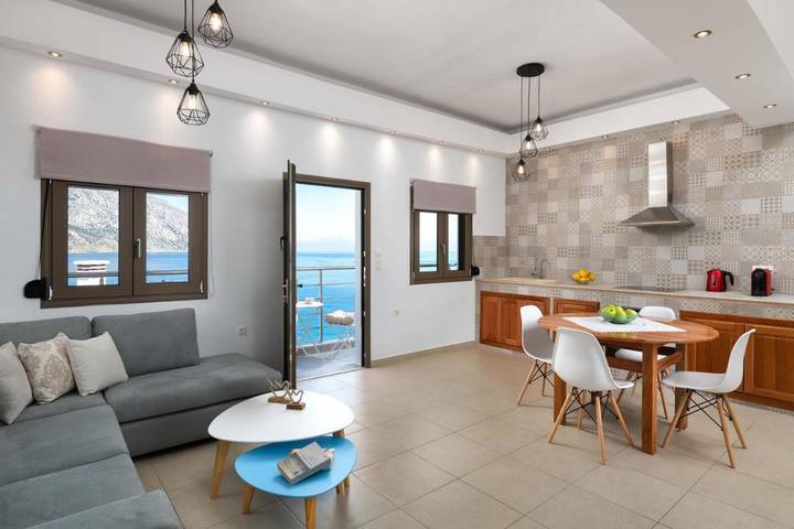 Gîte pour 4 personnes, avec balcon et vue dans Karpathos - 3