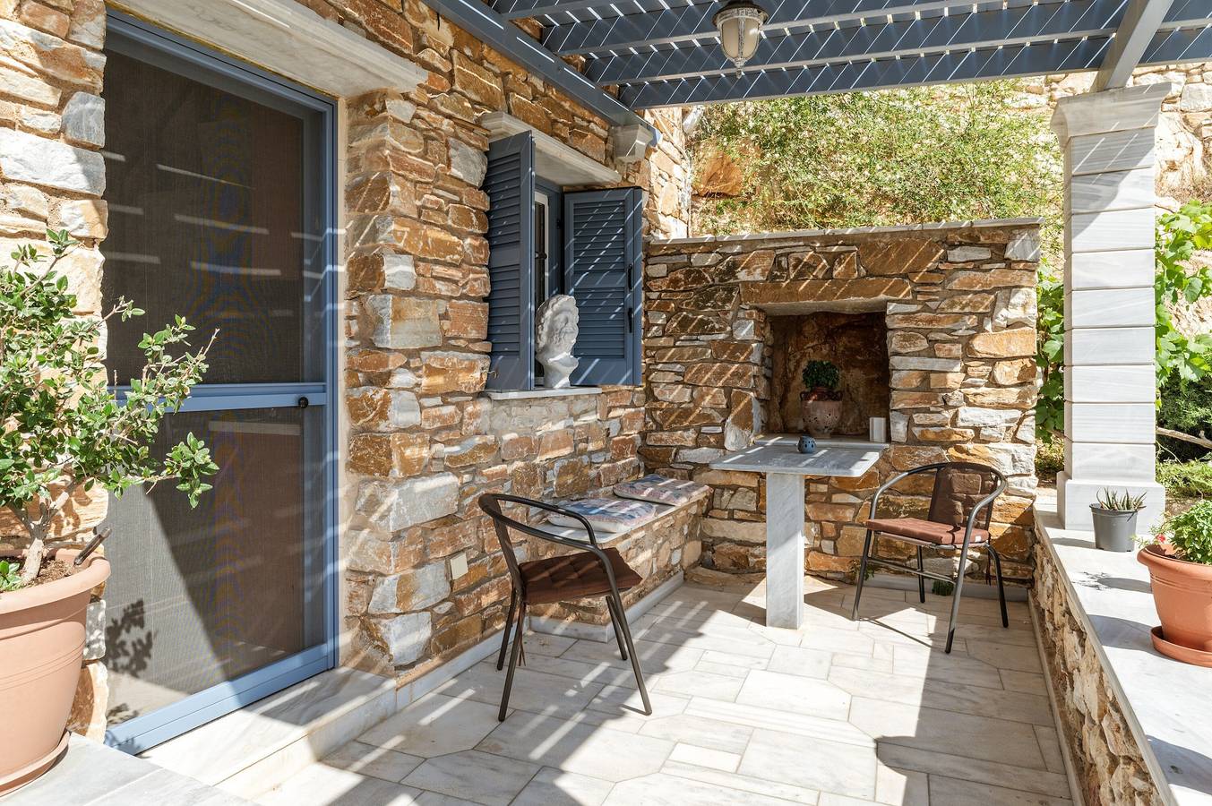 Ganze Wohnung, Ferienwohnung 'Vrahos Tinos' mit gemeinsamer Terrasse, Wlan und Klimaanlage in Tínos