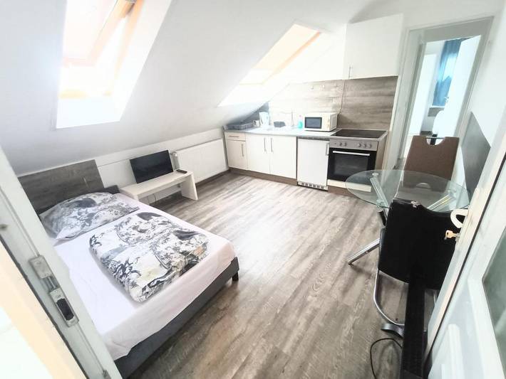 Ferienwohnung für 4 Personen, mit Balkon und Ausblick in Rüsselsheim