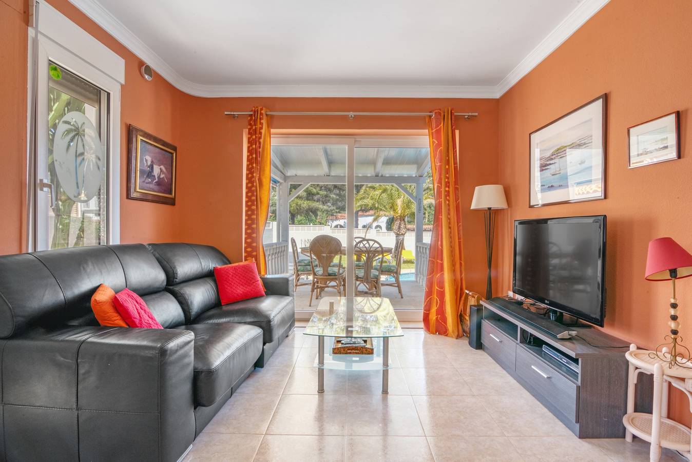 Villa 'Sophie' con vistas a la montaña, Wi-Fi y aire acondicionado in Montgó, Dénia
