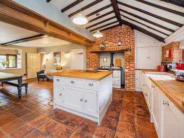 Holiday Rental for 14 People in Wroxham, Norfolk, Photo 1