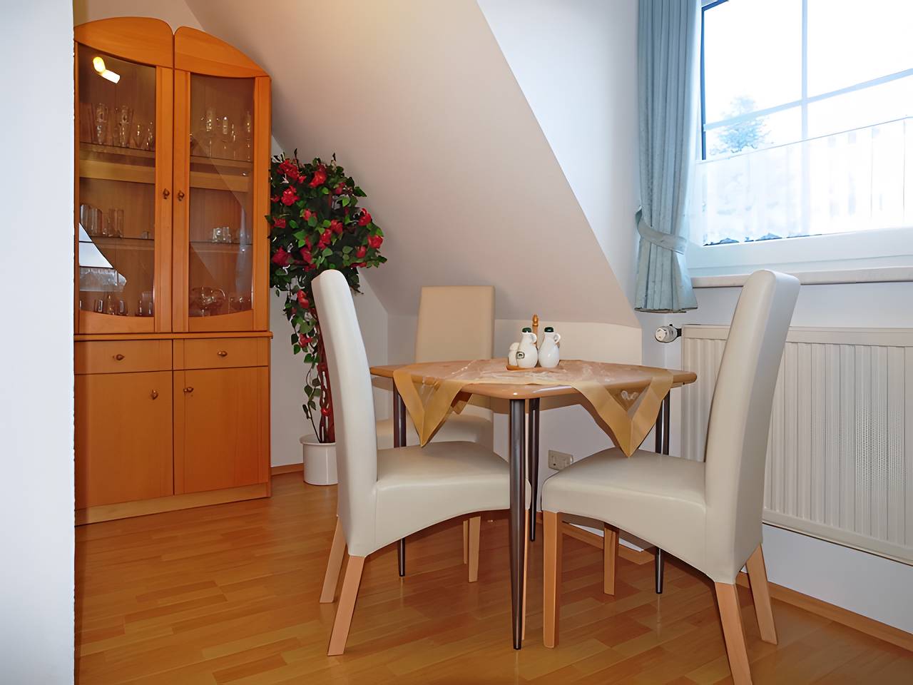 Ganze Wohnung, Apartment „2-Raum-Ferienwohnung mit Balkon 1“ mit gemeinsamer Terrasse, Garten & Wlan in Sahlenburg, Cuxhaven