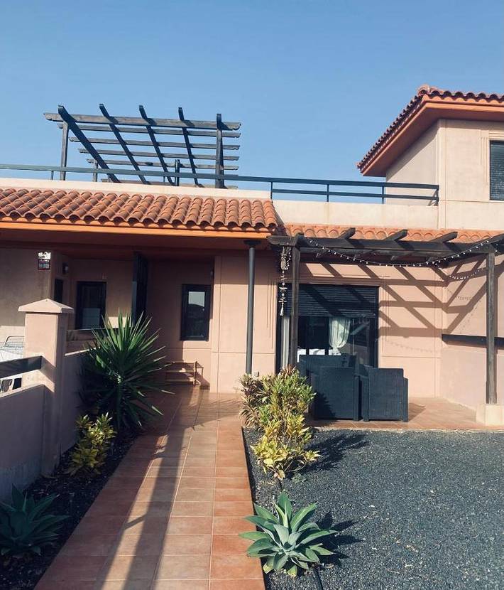 Chalet para 4 personas, con piscina además de vistas y jardín en La Oliva