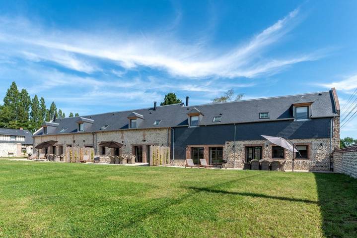 Location de vacances pour 10 personnes, avec jardin ainsi que piscine et vue, animaux acceptés à Pennedepie