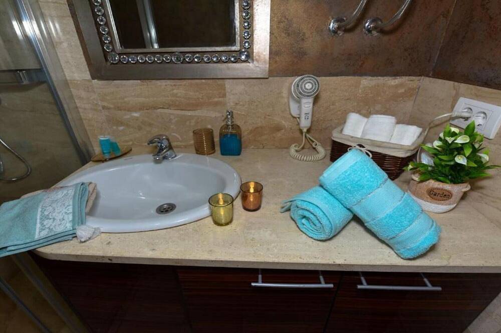 Entire apartment, City & Sea Escape Studio  - Studio Apartment in Budva, Opština Budva