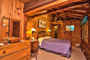 Cabin for 8 Guests in Lake Wallenpaupack, Pocono Mountains, Picture 2