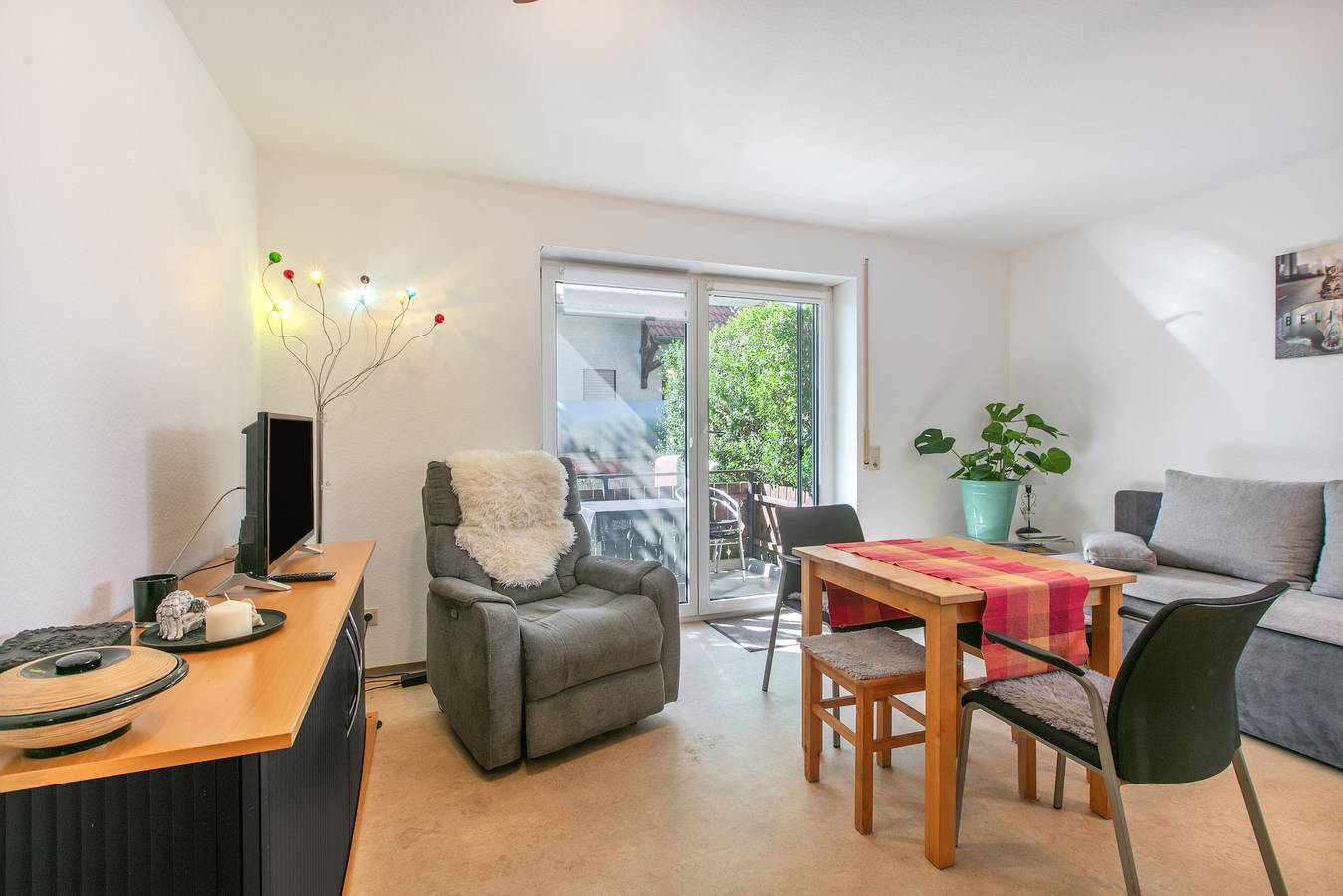 Apartamento inteiro, Apartamento T2 rodeado de natureza em Rheinfelden-Adelhausen, terraço e jardim in Rheinfelden, Floresta Negra do Sul