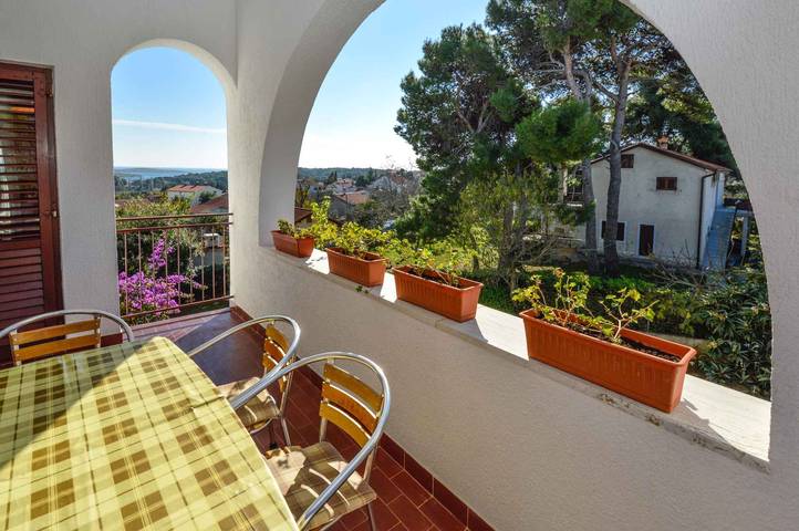 Gîte pour 6 personnes, avec jardin à Premantura