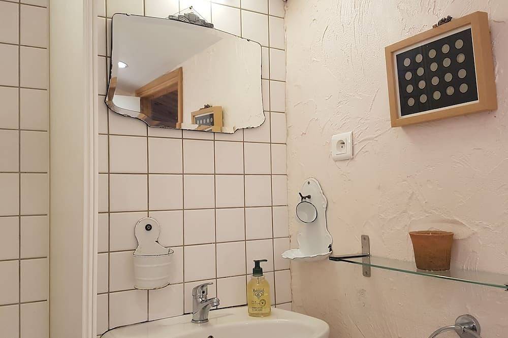 Cosy village house with amazing views of Mount Canigou. in Rodès, Prades region