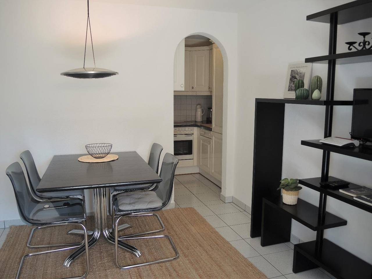 Ganze Wohnung, Ferienwohnung mit Blick auf den See und Seepromenade in Muralto, Tessiner Alpen