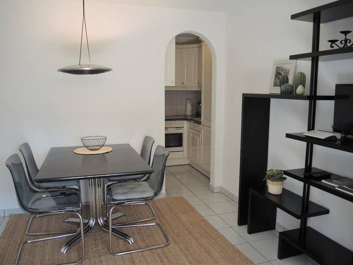 Ganze Wohnung, Ferienwohnung mit Blick auf den See und Seepromenade in Muralto, Tessiner Alpen