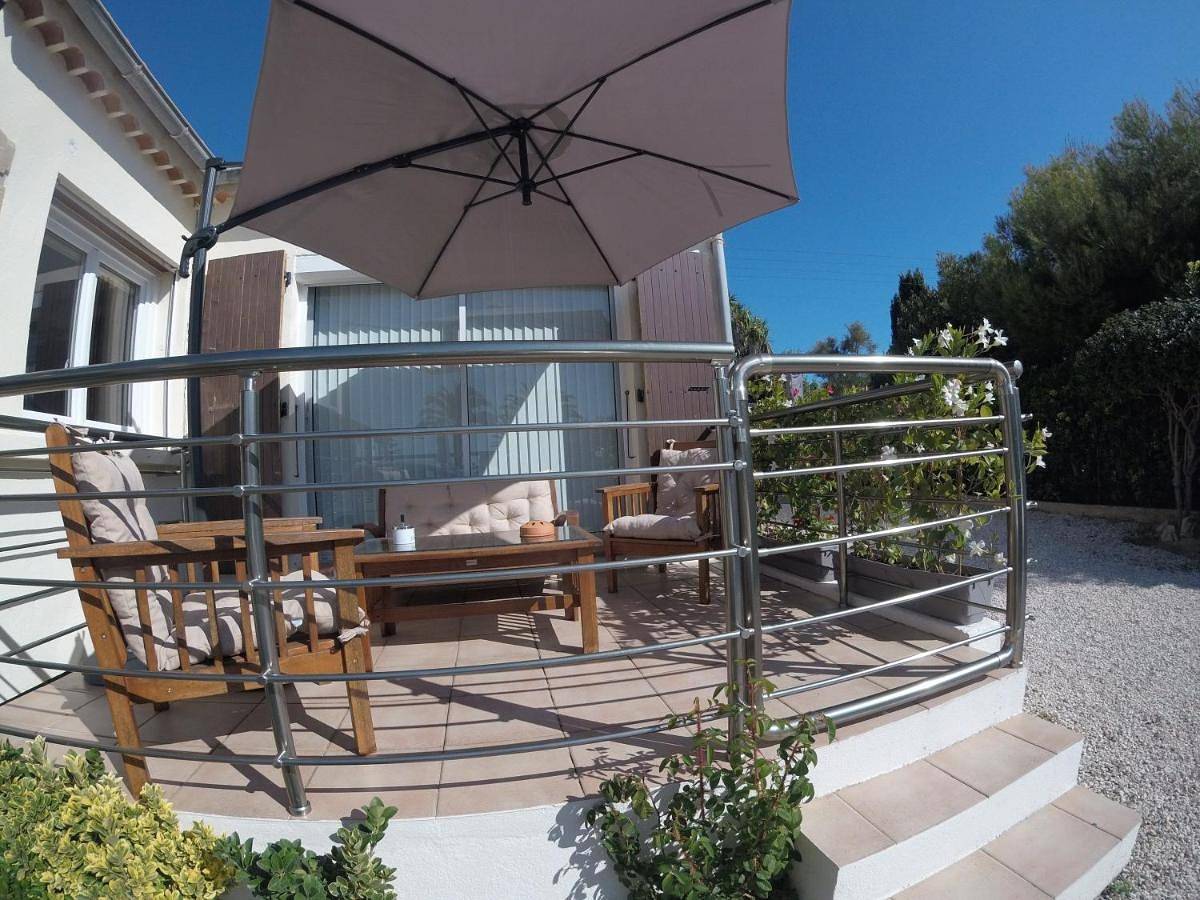 Appartement entier, Studio with Sea View in Sanary-sur-Mer, Côte méditerranéenne (France)