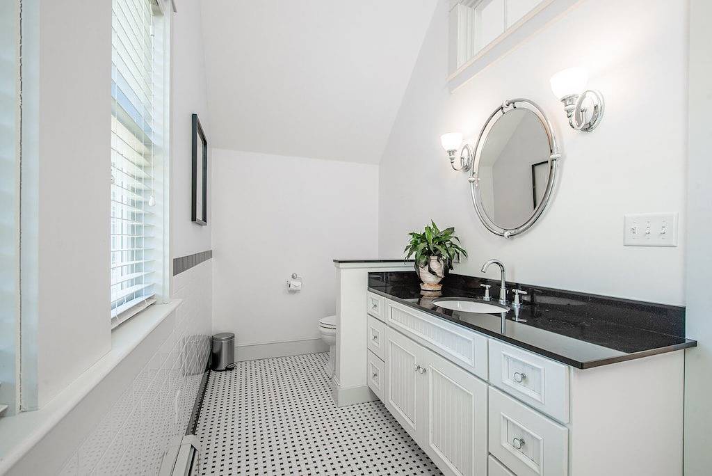 Kennebunk 5 Bedroom 3.5 Bathroom Cottage and Bunkhouse— Walk to Beach and Town! in Kennebunk, York County