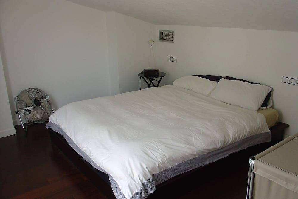 Apartamento entero, Duplex centro Sitges a 50 metros playa- Wifi gratis, A/C y Parking privado in Sitges, Garraf