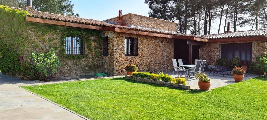 Chalet para 12 personas, con piscina además de jardín y vistas, Se admiten mascotas en Provincia de Badajoz - 2