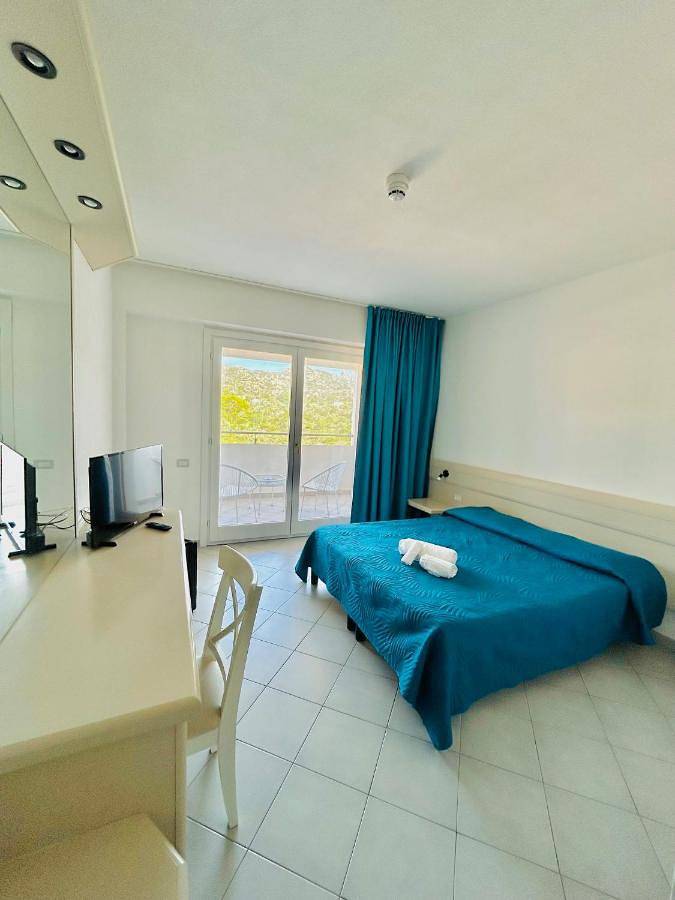 Hotel Miralonga in Parco Nazionale dell'Arcipelago di La Maddalena, La Maddalena