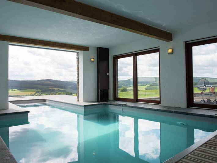 Location de vacances pour 20 personnes, avec Terrasse et Jardin ainsi que Piscine et Sauna à Stoumont