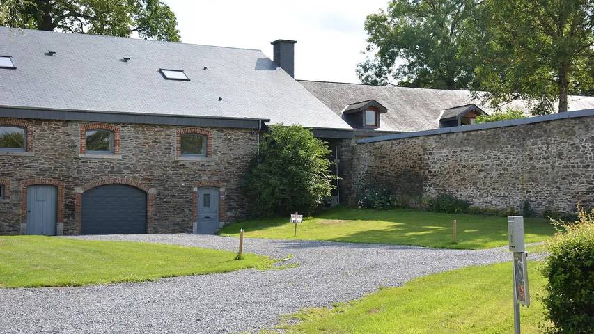 Location de vacances pour 9 personnes, avec jardin à Sainte-Ode