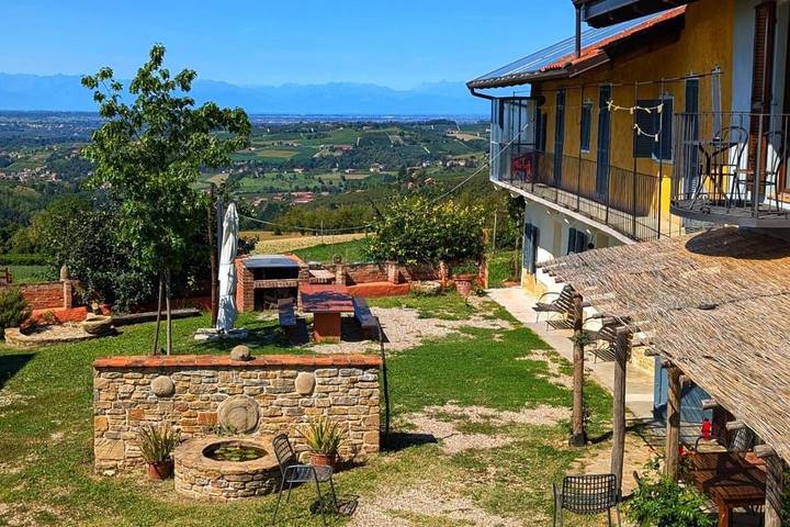 Appartamento per 8 persone, con giardino e panorama in Dogliani