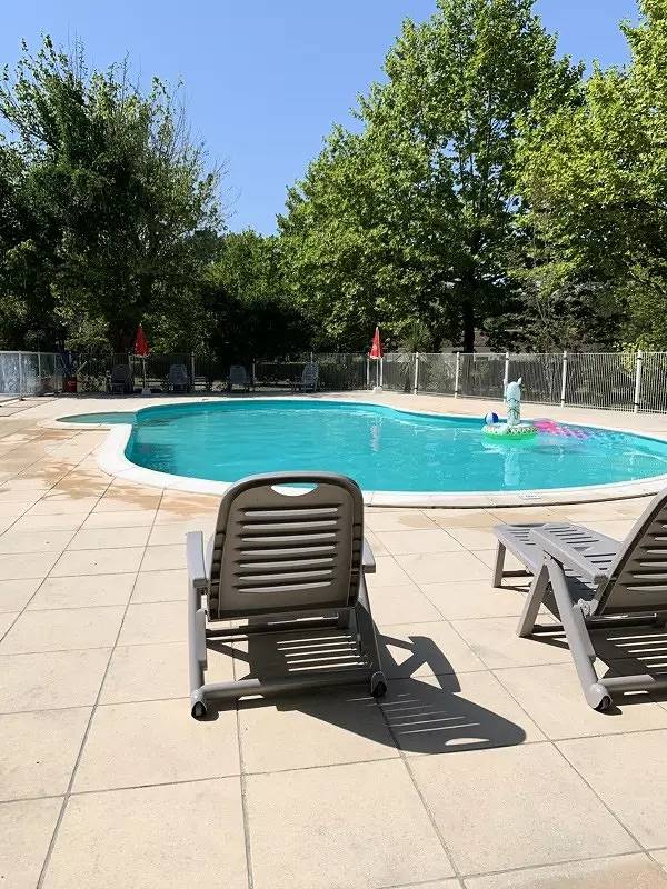 Mobil home pour 6 personnes, avec terrasse et piscine à Onesse-Laharie